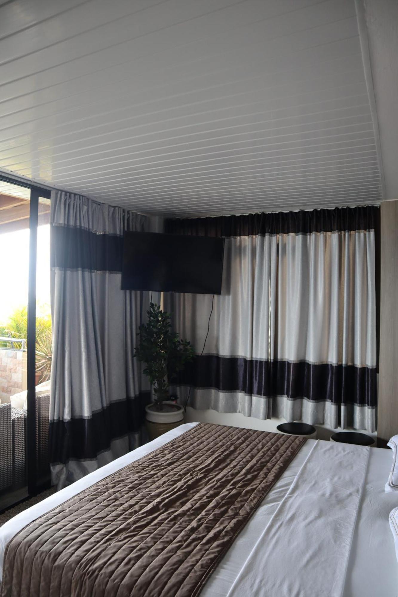 180 Degrees Self-catering * Victoria